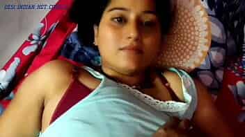 घर पर अकेली हूं प्रेमी को घर पर बुलाकर चुदाई कराई कविता ने video