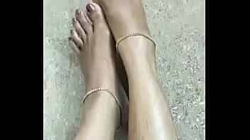 Tamil Young Married Wife Show her Sexy Legs Tamil Young Married Wife Show her Sexy Legs in Night time no one alone in her Home video